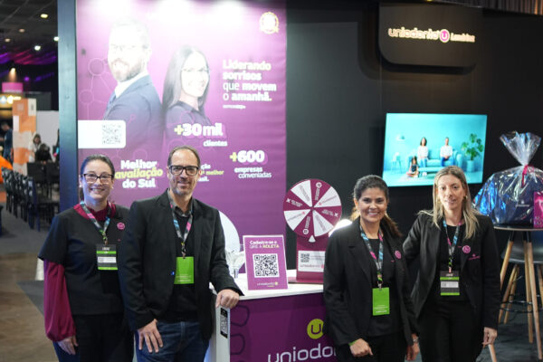 05 - Equipe Uniodonto - Gláucia, Tiago, Jaqueline e Ariane
